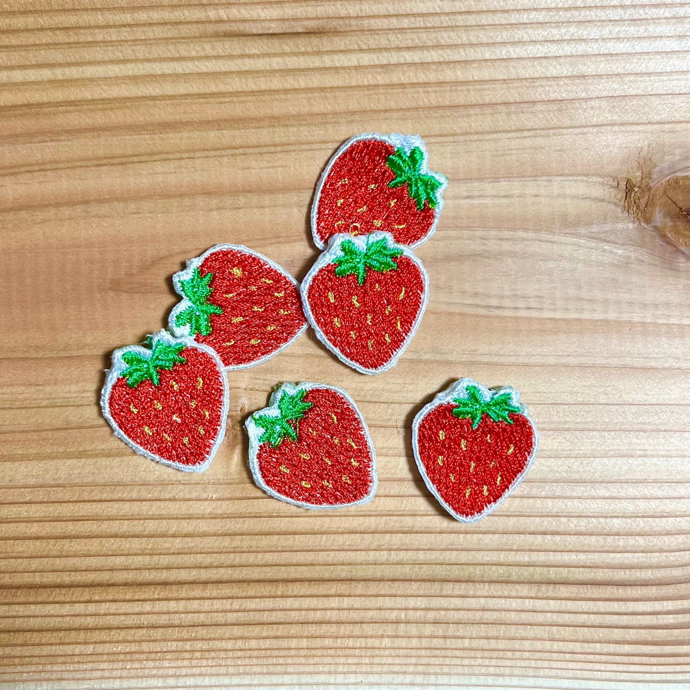 MY LOVEピンクハート刺繍ワッペン - 小サイズ1枚 | ハンドメイド 